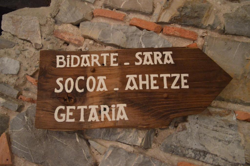 La Ferme Ostalapia Bed and Breakfast Ahetze Εξωτερικό φωτογραφία